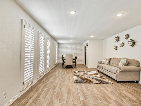 4th image of 10113 Camwood Dr
