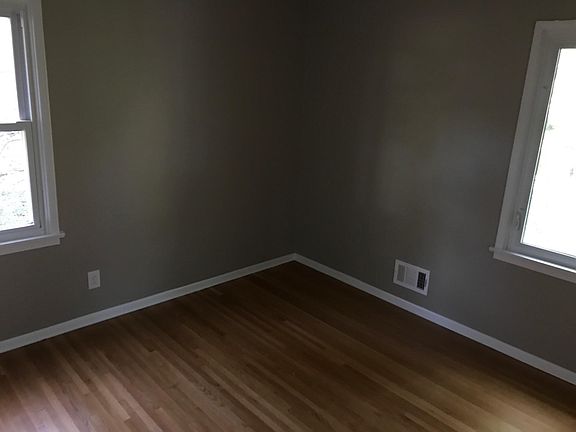 5th image of 2917 Hamline Ave N