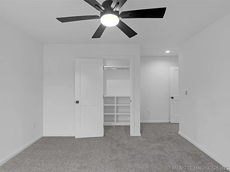 515 W El Paso St — Photo 70