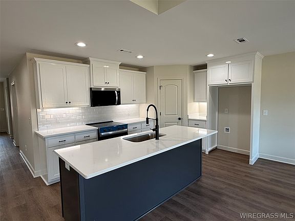 4th image of 405 Brandi Ave