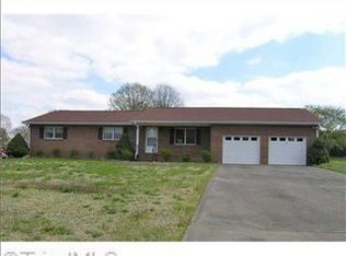 573 Country View Dr, Winston Salem, NC 27107