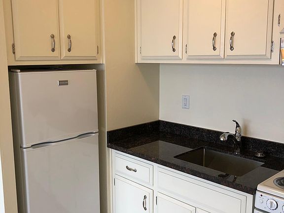 5th image of 1257 Bush St APT 8C
