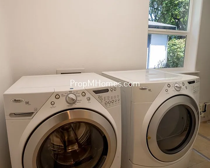 14995 SW 141st Ave — Photo 28