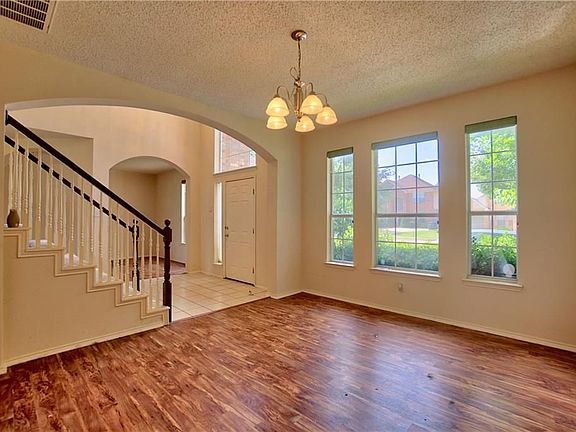 5th image of 3905 Lakeside Dr