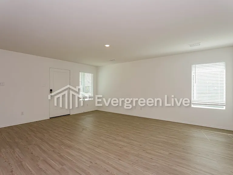 118 Harvest St — Photo 4