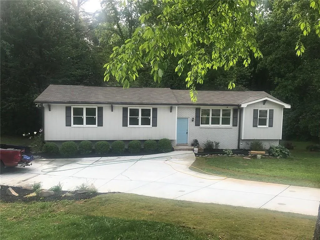 3 bed, 2.0 bath, 1454 sqft, $4,250 — Photo 1