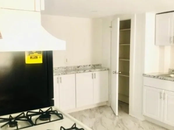 60 E McFarlan St, Dover, NJ 07801