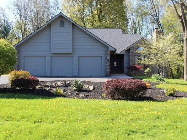10 Saint Ebbas Dr, Penfield, NY 14526