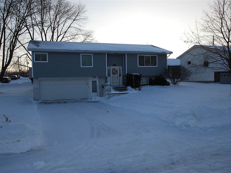 1st image of 1005 8th St SE