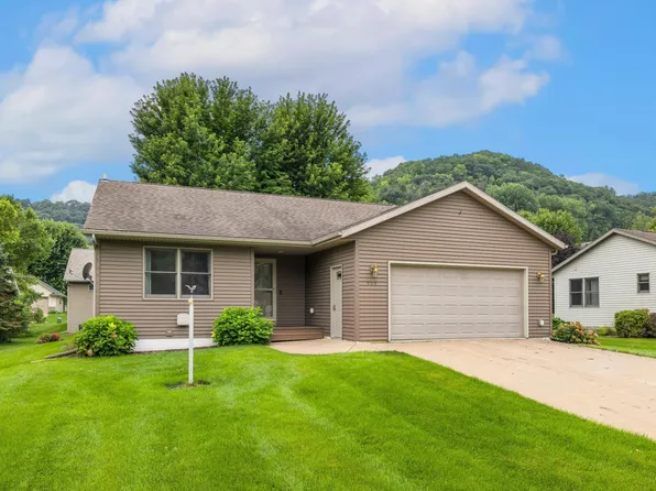 909 Jonathan Ln, La Crescent, MN 55947