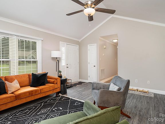 4th image of 106 Woodbend Dr