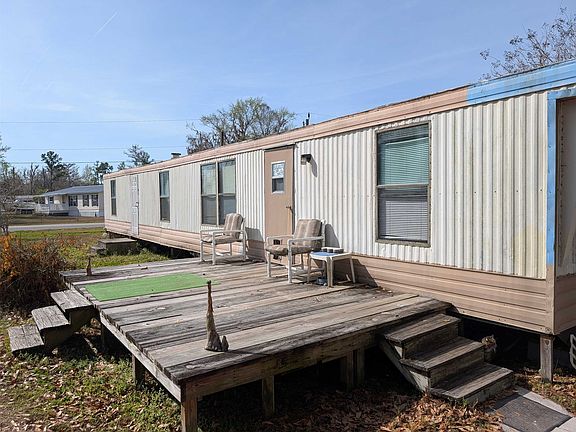 2nd image of 102 Edgewater Rd