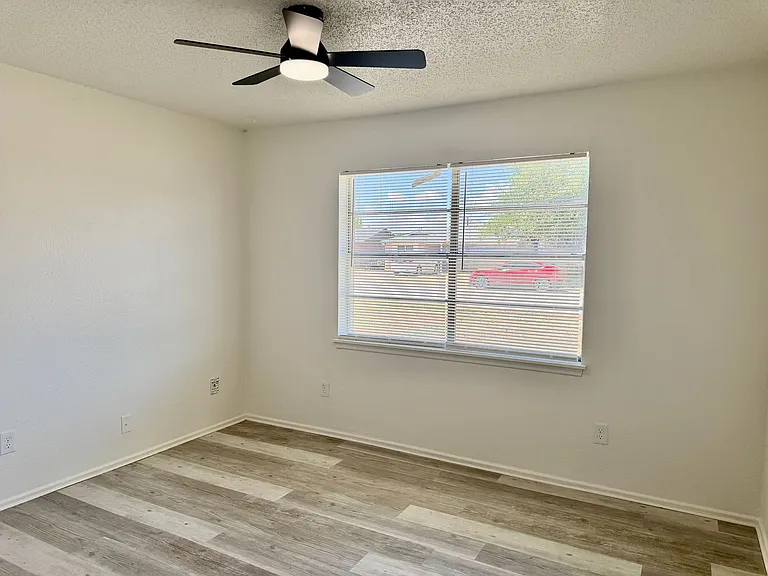 4615 Grinnell St #106 — Photo 15