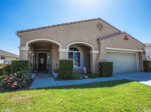 Detail of the covered entryway and porch area