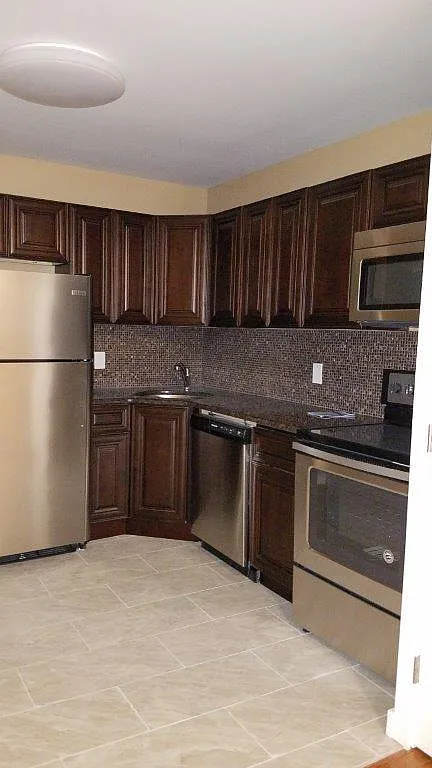 3 bed, 1.5 bath, 1024 sqft, $1,250 — Photo 1