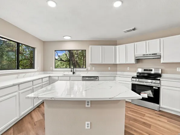 281 SAMANTHA DR, Schertz, TX 78154