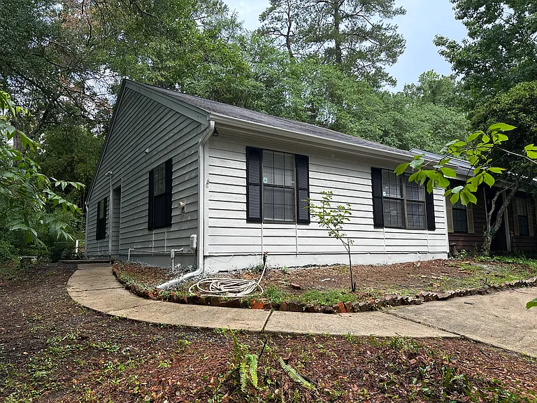 2400 Talco Hills Dr — Photo 1