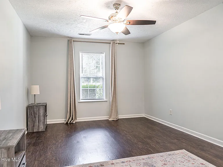 1215 W New Hampshire Ave — Photo 7