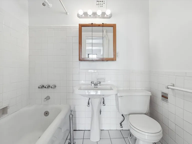 253 W 72nd St #1201 — Photo 18