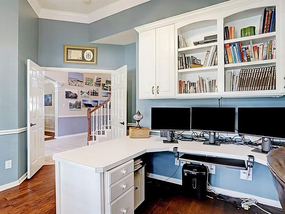 Space Galore in this Study! Two people can work from here!