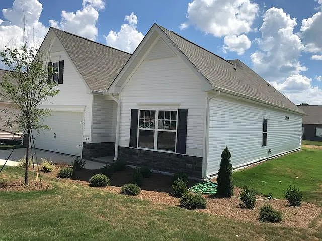 3 bed, 1806 sqft, $1,835 — Photo 2