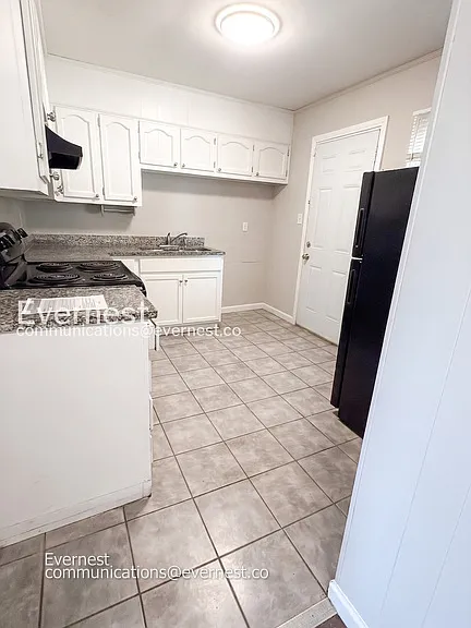 200 Woodward Dr — Photo 5