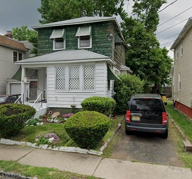 1st image of 8 Arcadia Pl