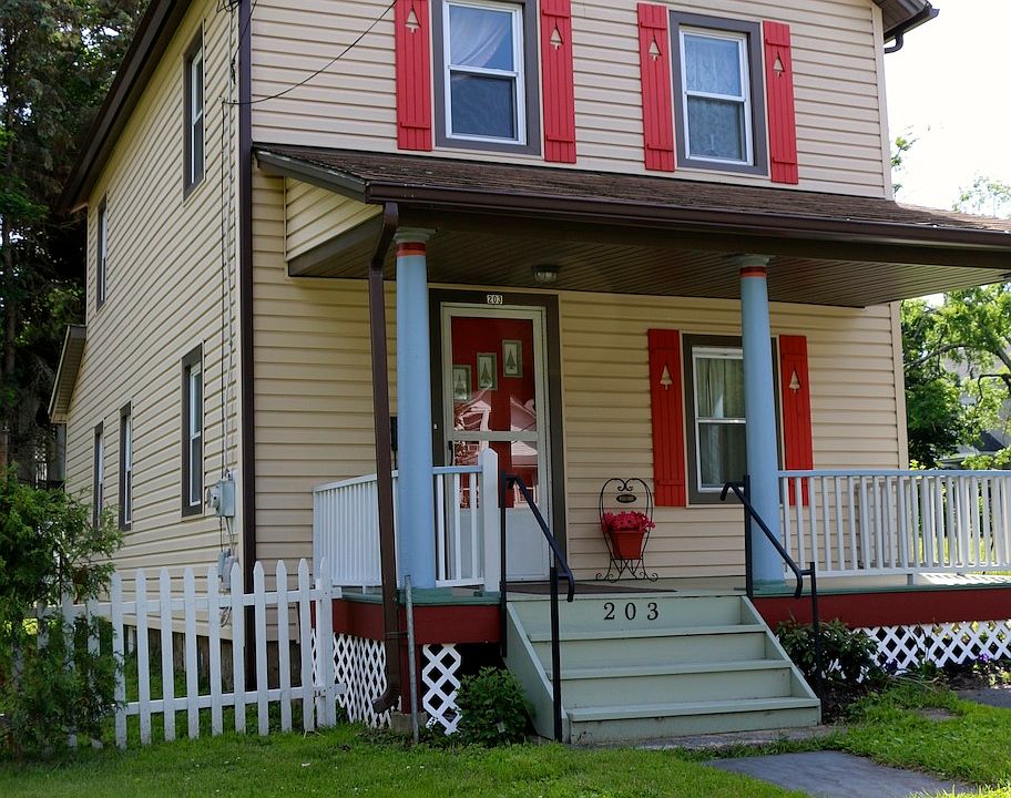 2nd image of 203 E Catharine St
