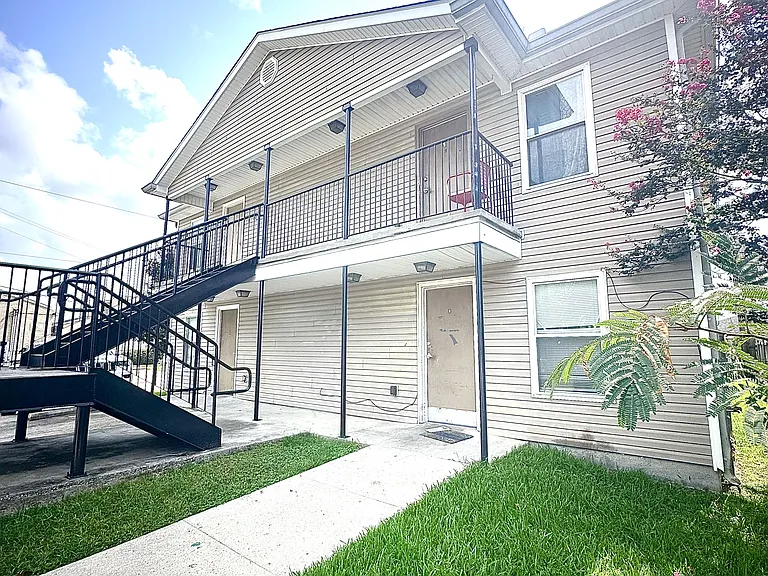 5177 Mount Shasta Dr #C — Photo 1