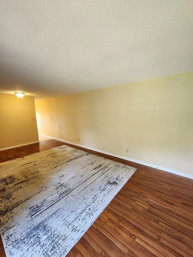 Chapel Hill / Hamlin Park Apt. Available — Photo 4