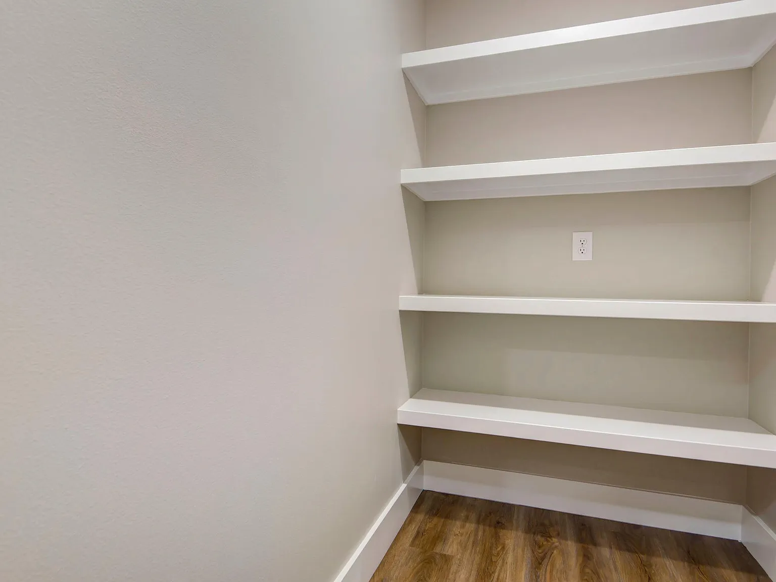 4 bed, 1680 sqft, $1,995 — Photo 2