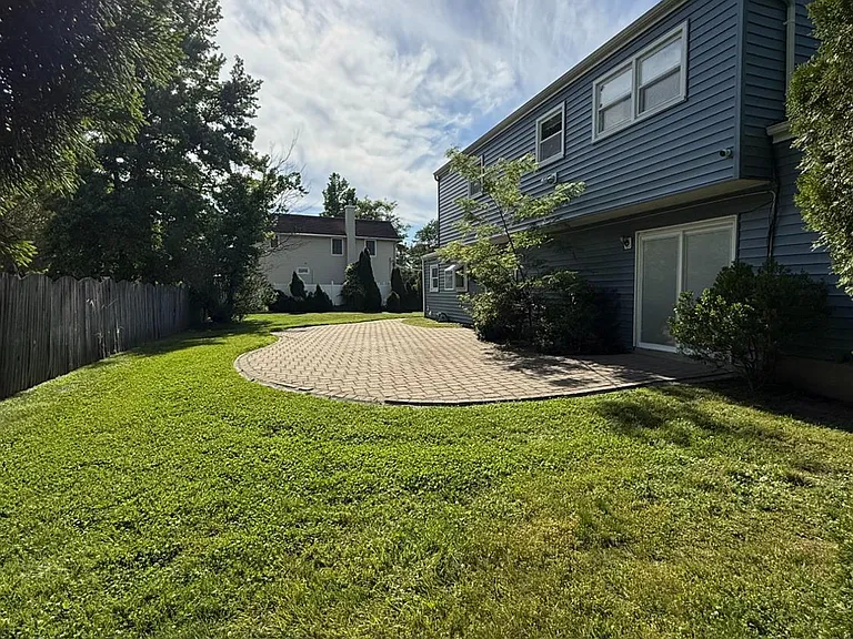 43 Jonathan Dr — Photo 28