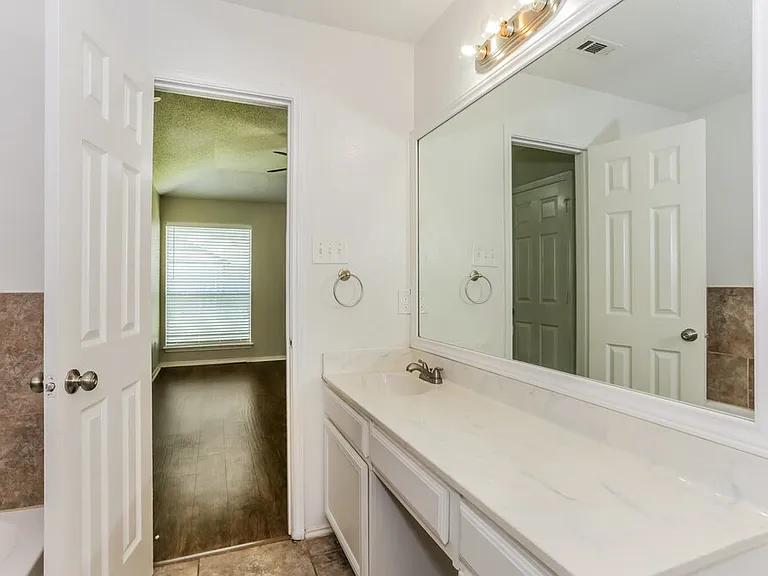 5532 Four Winds Dr — Photo 11
