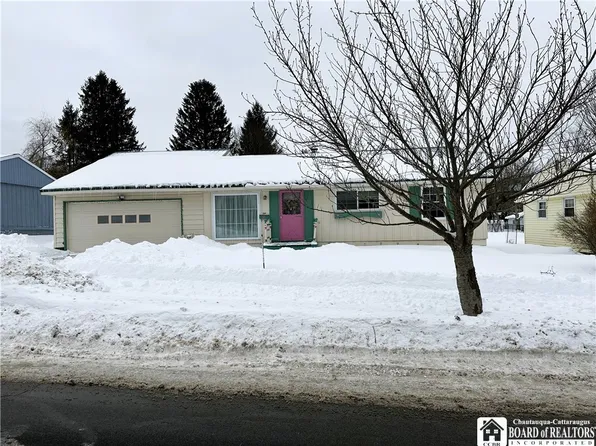 264 King St, Jamestown, NY 14701
