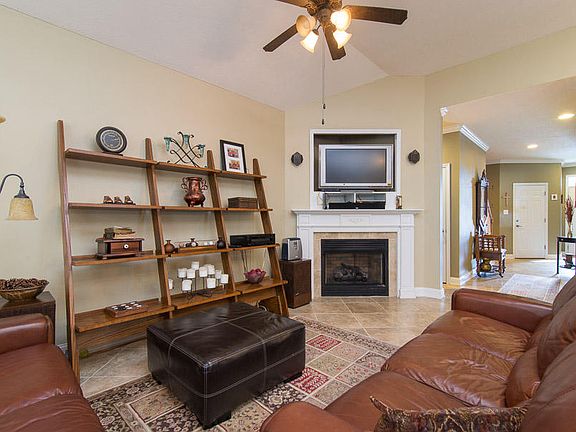 5th image of 1016 Gothic Manor Way