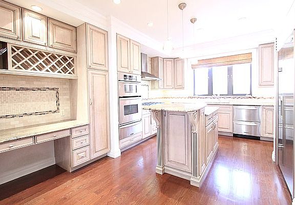 4th image of 133 Lexington Ave