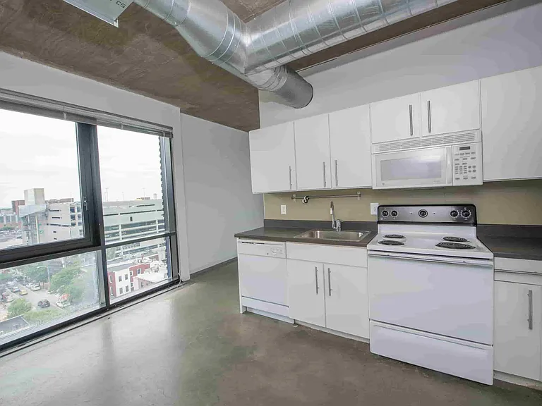 The Hub on Chestnut Street — Photo 6