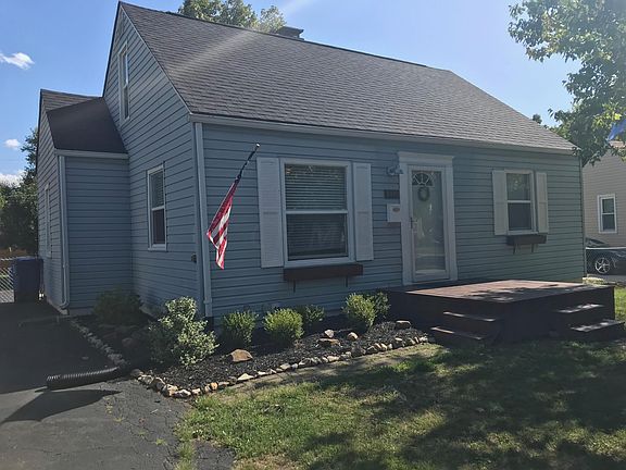 2nd image of 1089 Mohican Ave