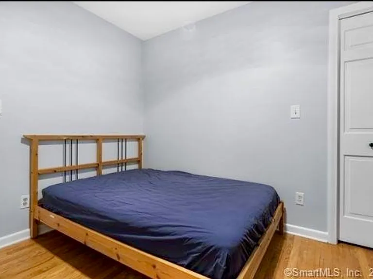 126 Linden Ave — Photo 9
