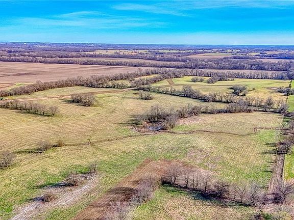 3rd image of 17 Eagle Rdg