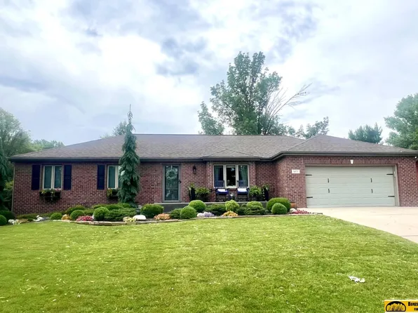 1411 Country Club Ln, Beatrice, NE 68310