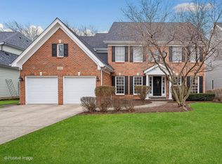525 S Oak Ave, Westmont, IL