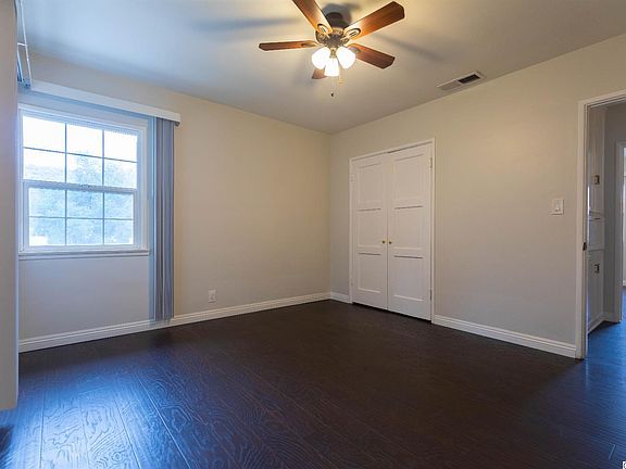 3rd image of 3249 Mills Ave