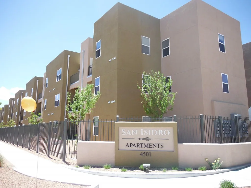 San Isidro Apartments — Photo 1