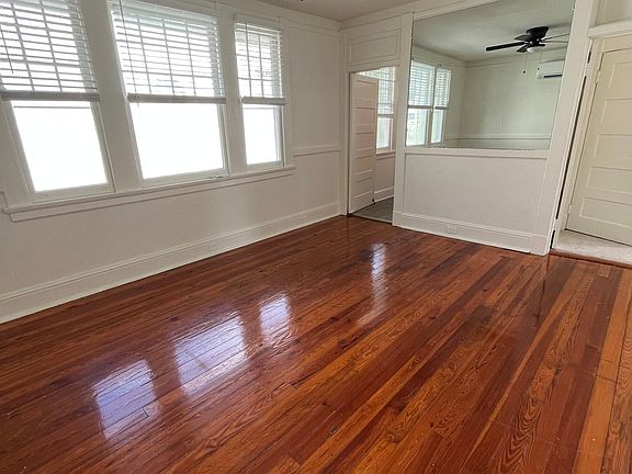 3rd image of 5527 Loyola Ave