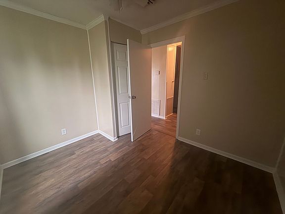 4th image of 810 Fairmont Ln