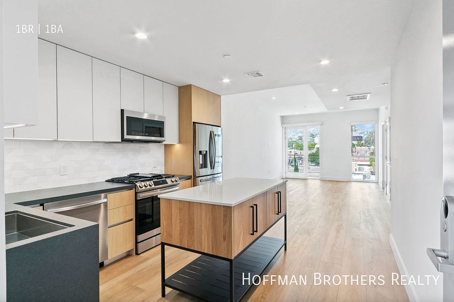 1st image of 1001 N Fairfax Ave #207A