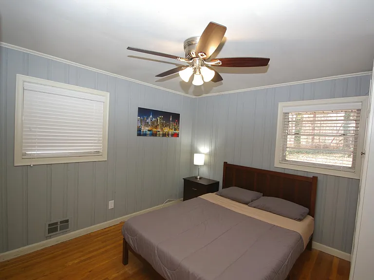 1272 Woodland Ave NE — Photo 10