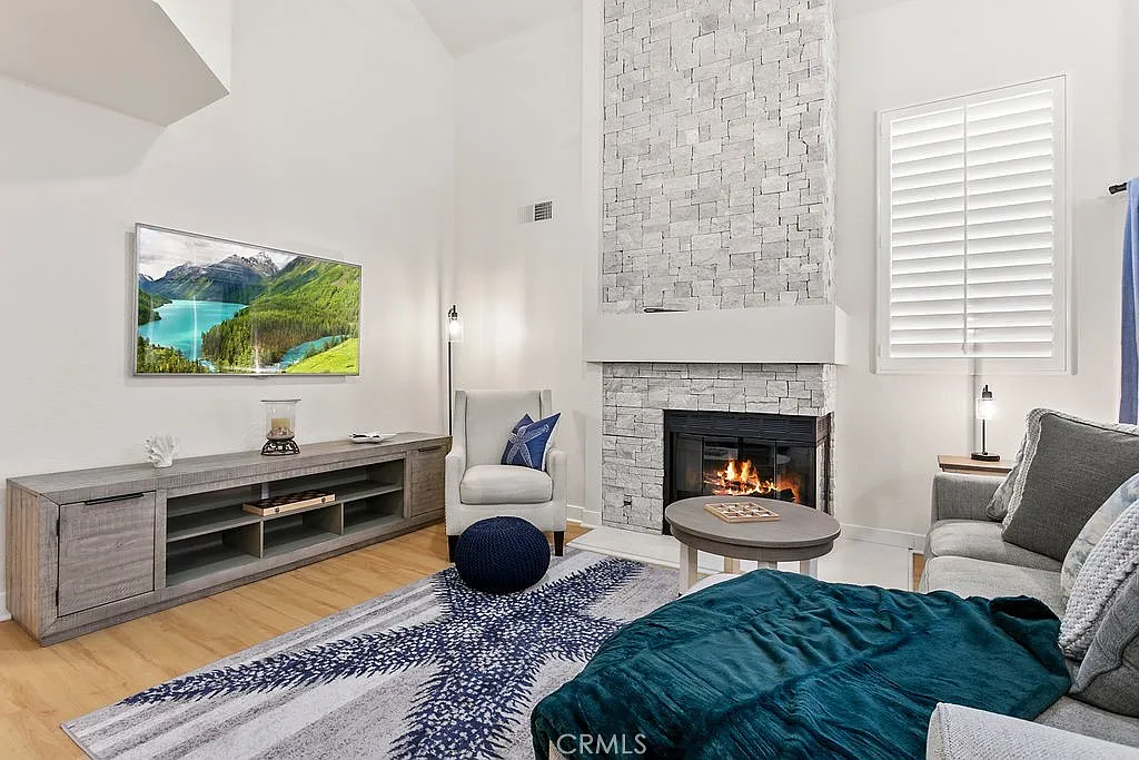 2 bed, 1016 sqft, $4,500 — Photo 4