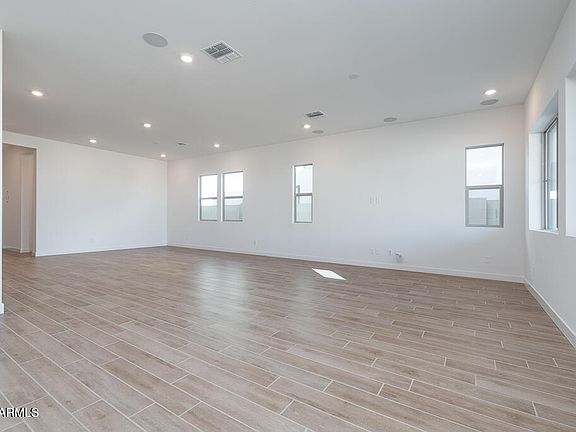 5th image of 1278 E PRESCOTT Street
